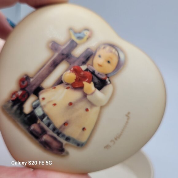Hummel Boxes by Goebel Heart Shaped Sweet Greetings #686 - Picture 5 of 15